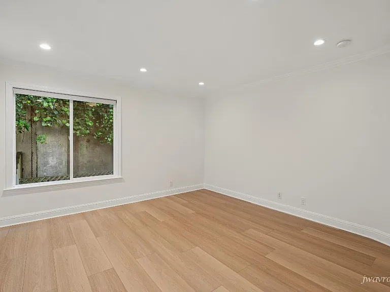 2714 Noriega St — Photo 15