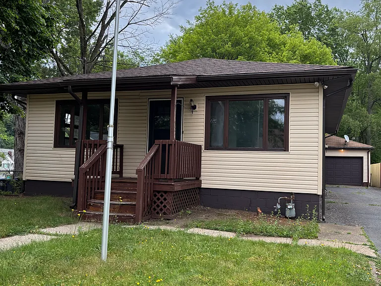 1763 Mohawk Dr — Photo 1