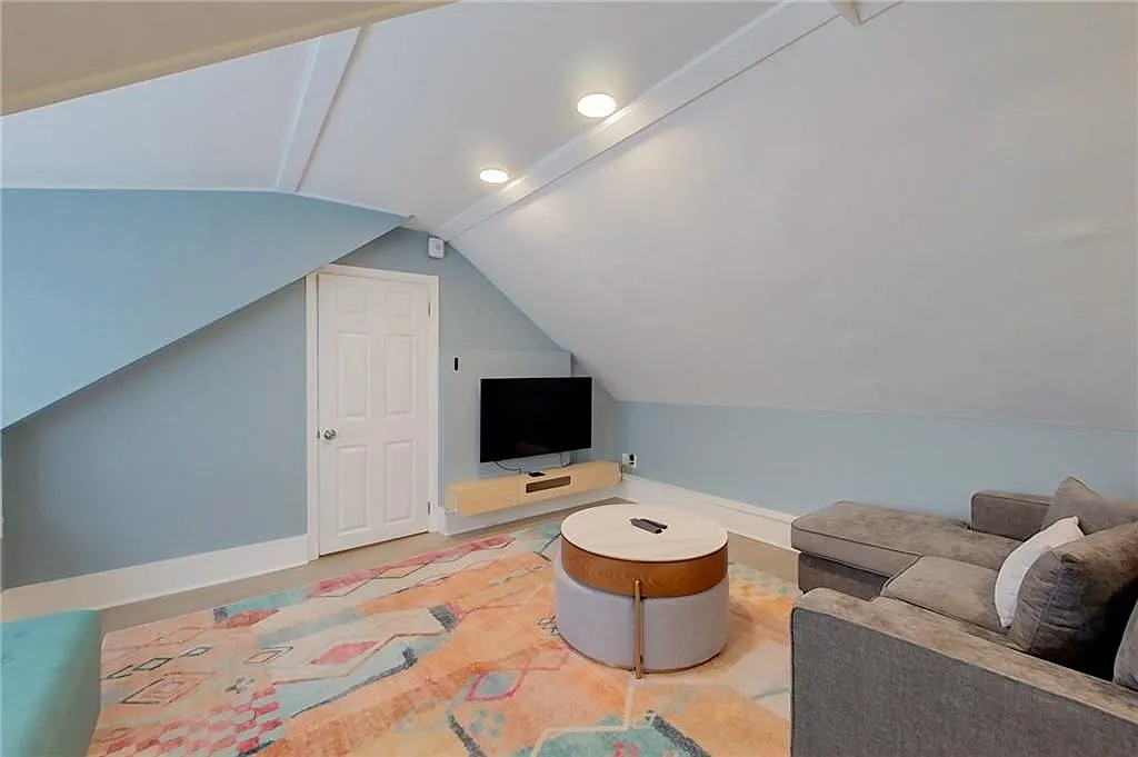 2 bed, 1.0 bath, 700 sqft, $2,600 — Photo 4