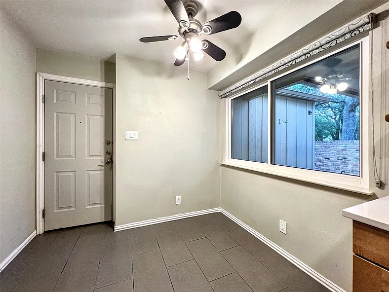 8305 Greenslope Dr — Photo 23