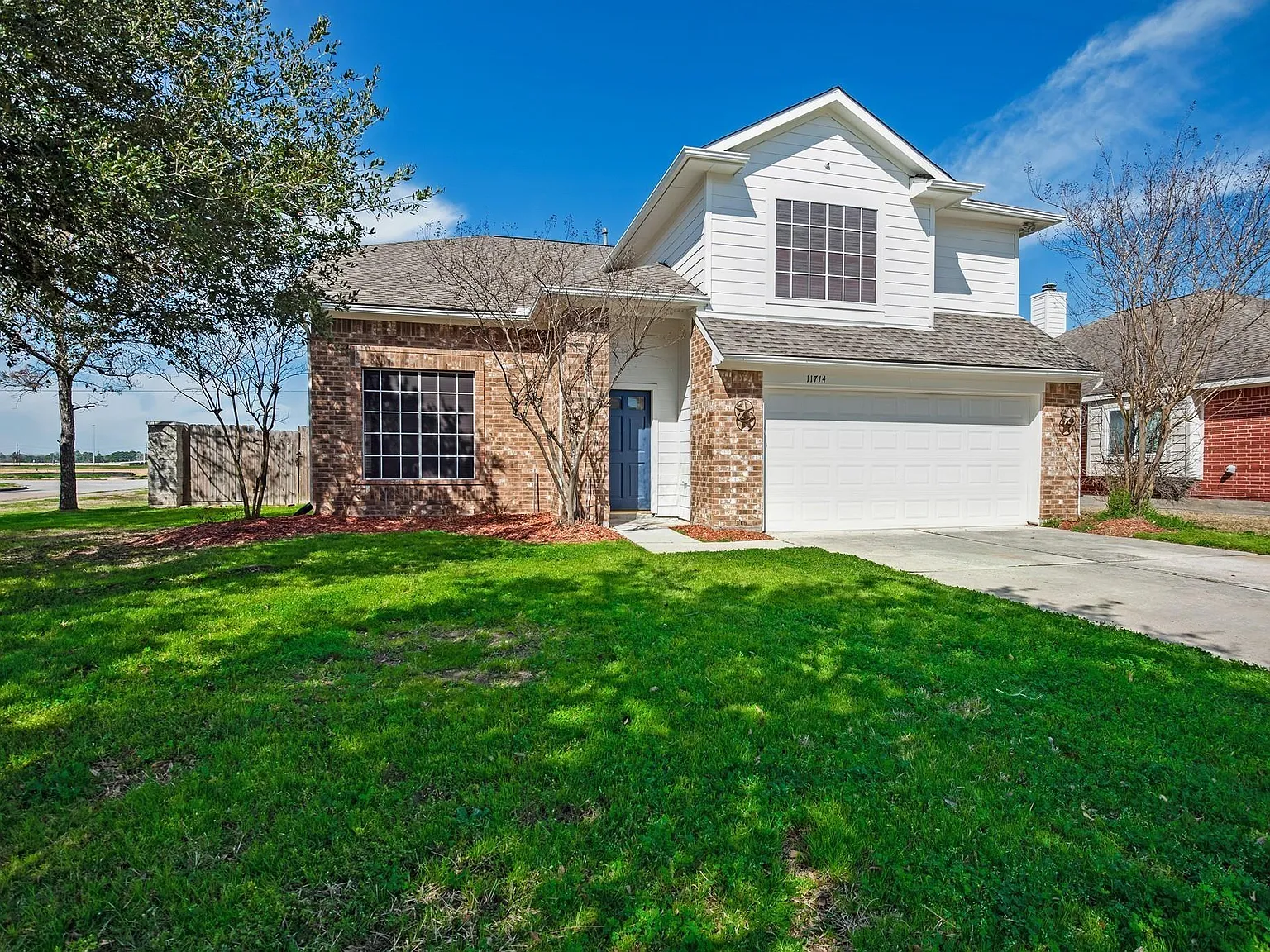 4 bed, 2.5 bath, 2108 sqft, $2,400 — Photo 3