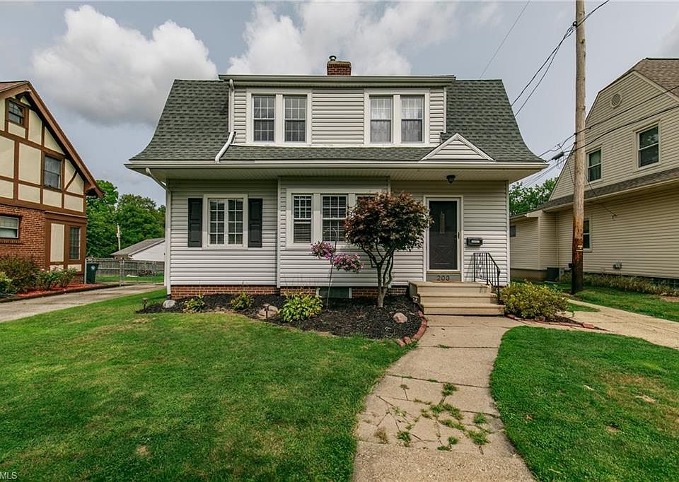 1st image of 203 Crescent Dr