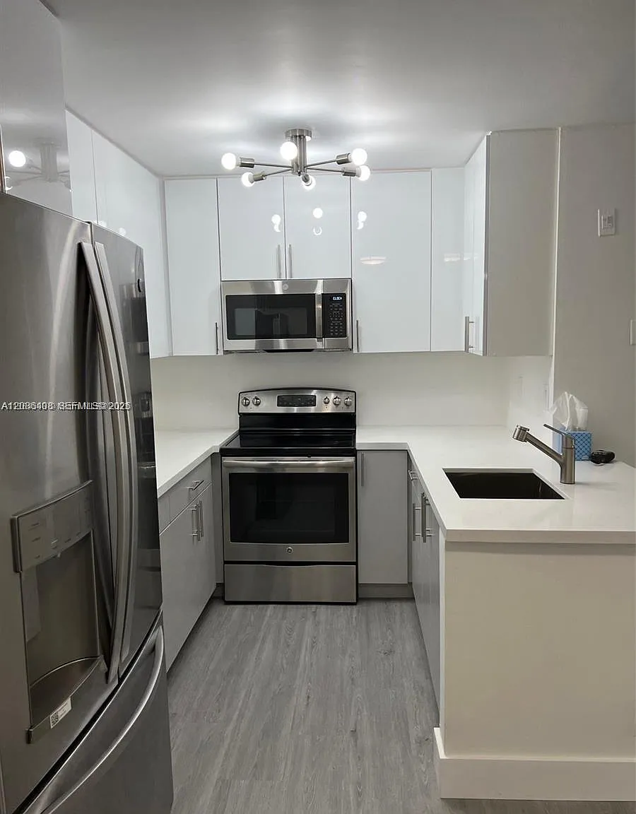 Coco Parc Condo — Photo 2