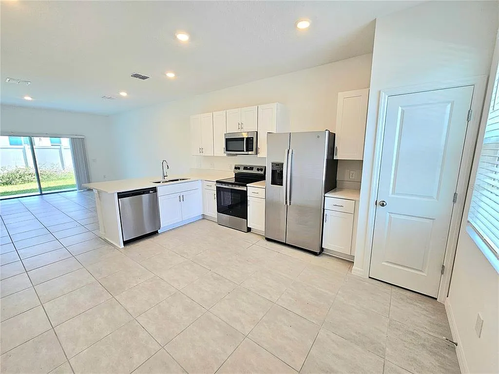 2 bed, 2.5 bath, 1219 sqft, $1,750 — Photo 3