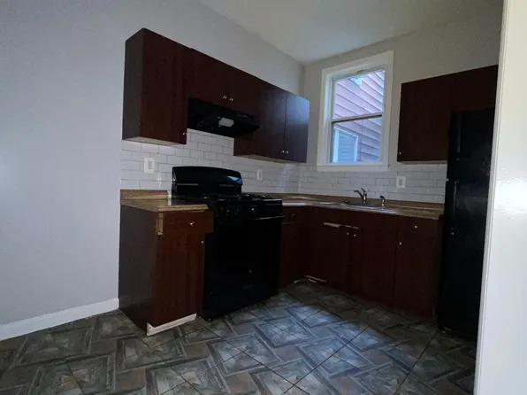 157 Woodlawn Avenue image 1 of 4