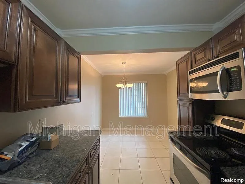 2 bed, 1.5 bath, 1282 sqft, $1,795 — Photo 3