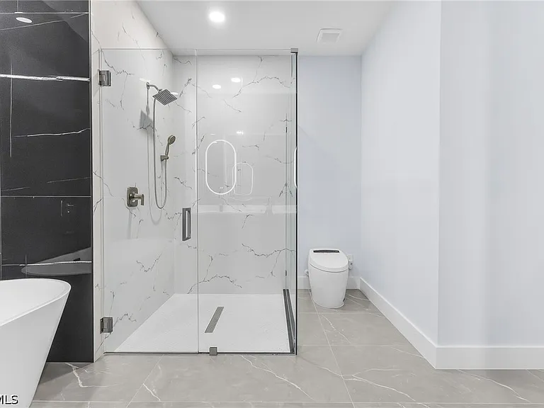 142 SW 33rd Pl — Photo 15