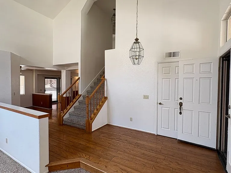 14333 La Crescenta Ave — Photo 4