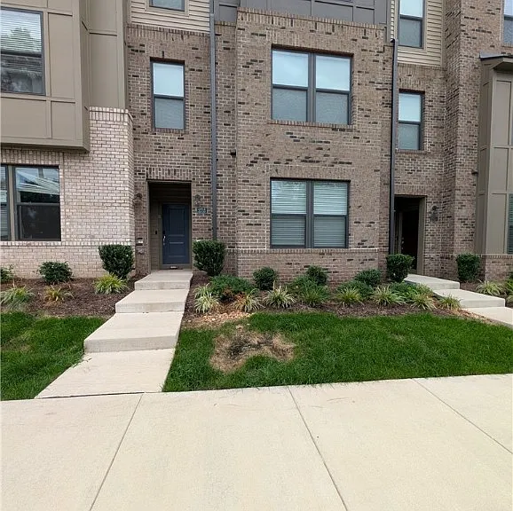 2715 Acadia Dr — Photo 1