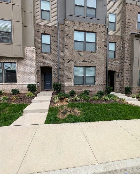 1st image of 2715 Acadia Dr