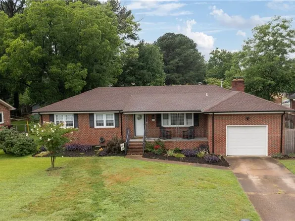 2440 Sir Lance Dr, Chesapeake, VA 23325