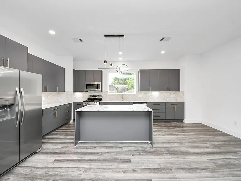 2709 Dennis St — Photo 16