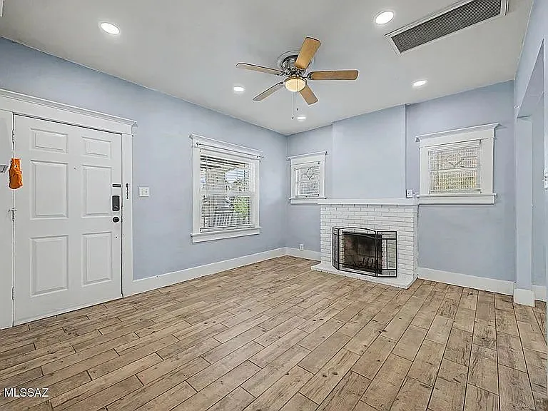 825 E Helen St — Photo 26