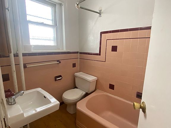 5th image of 310 N 33rd St APT 1F