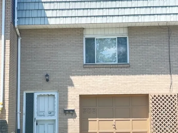 202 Rhodes Ave, West Mifflin, PA 15122