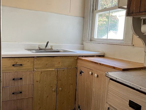 4th image of 12-12 Union St #1
