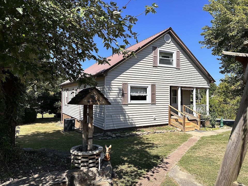 1st image of 1555 Maple Ave