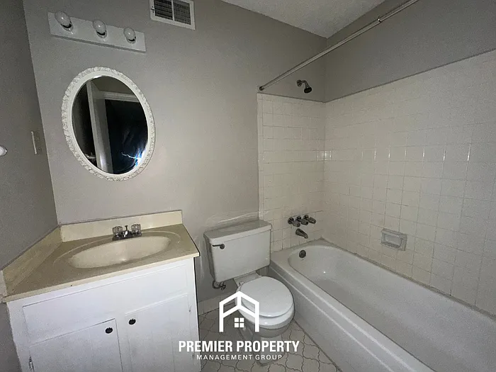 1082 Hooker St — Photo 10