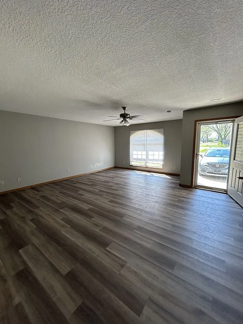717 E. Madison Duplex — Photo 2