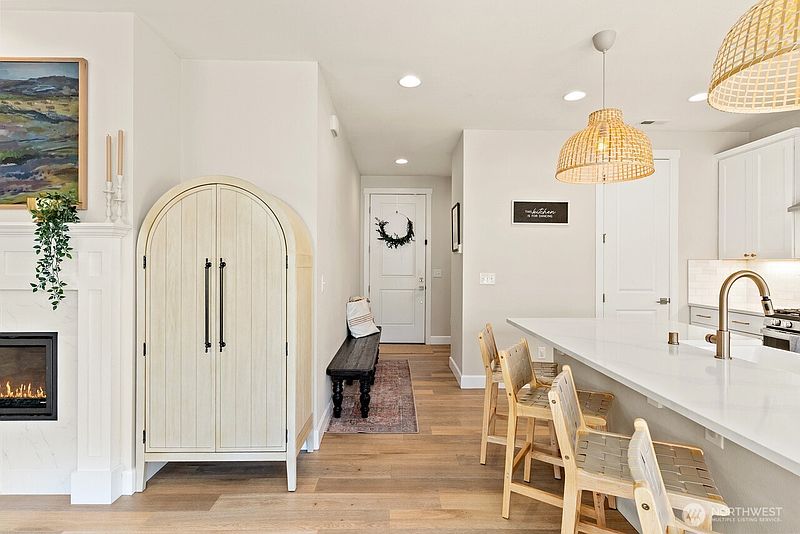 5th image of 15615 Washington Street