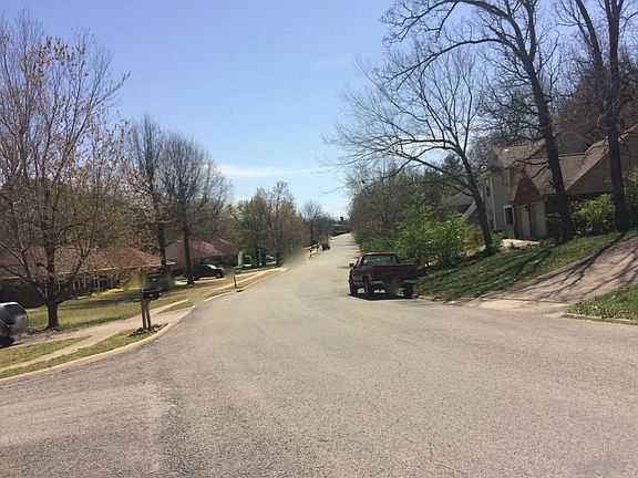 4th image of 3219 N Warwick Dr