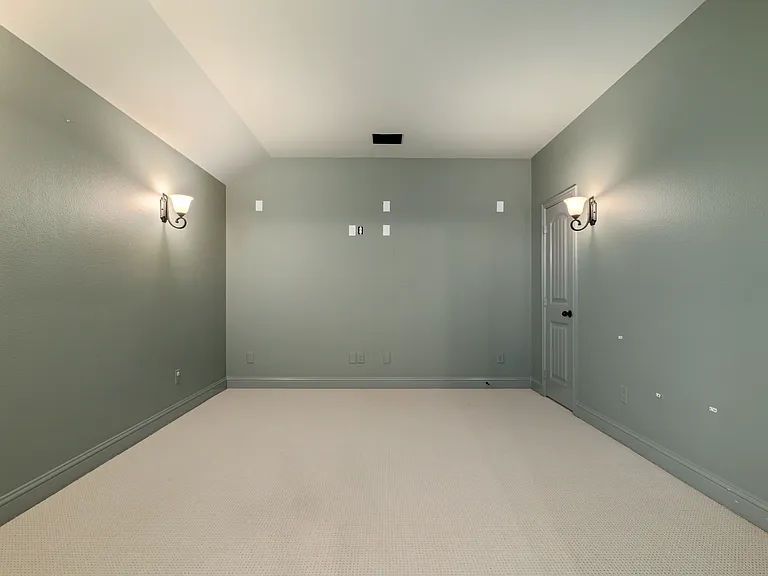 1040 Edgefield Ln — Photo 18
