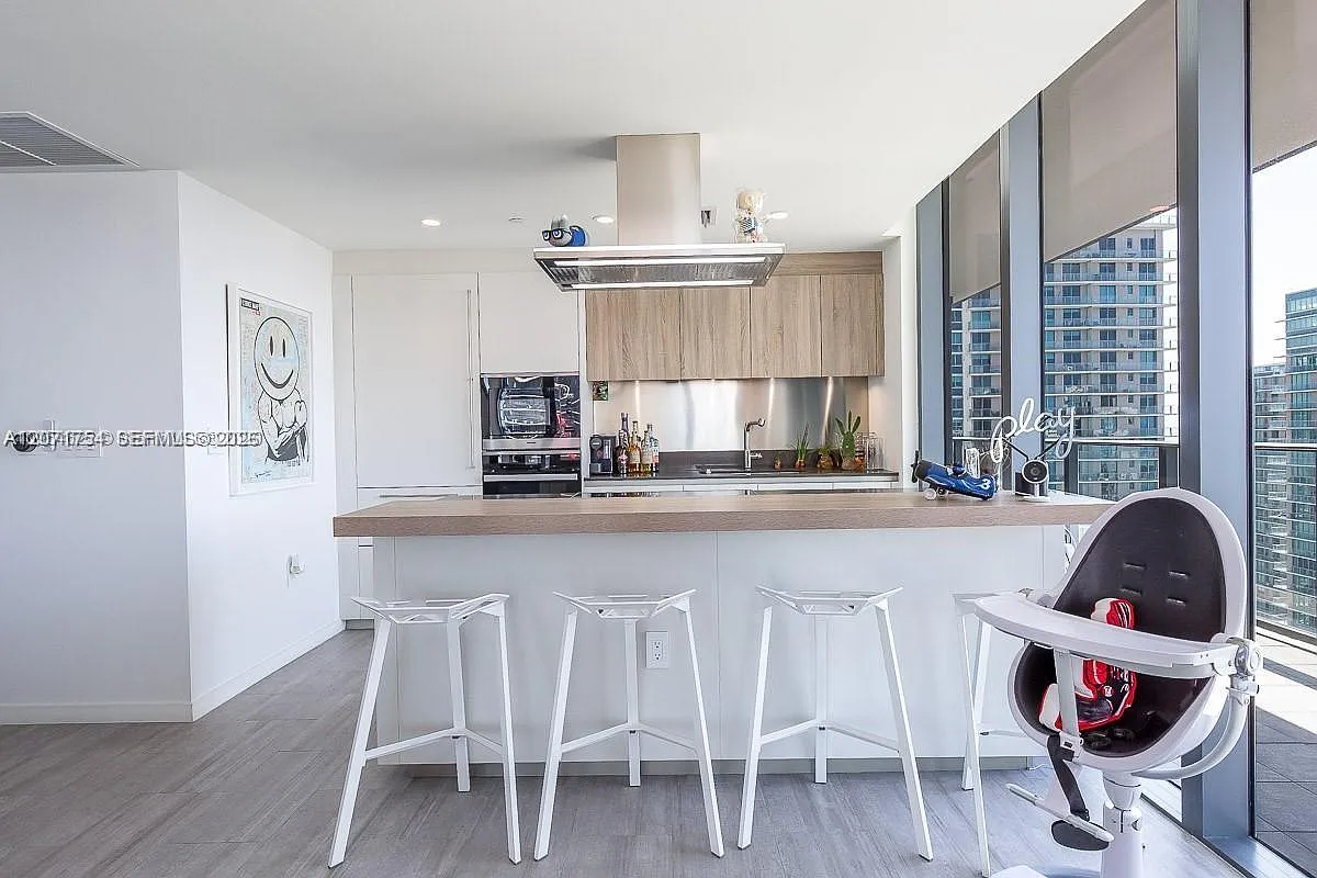 2 bed, 2.5 bath, 1356 sqft, $8,500 — Photo 1