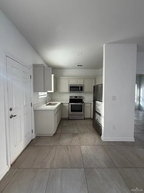 Building Photo - 445 E Acacia St #1