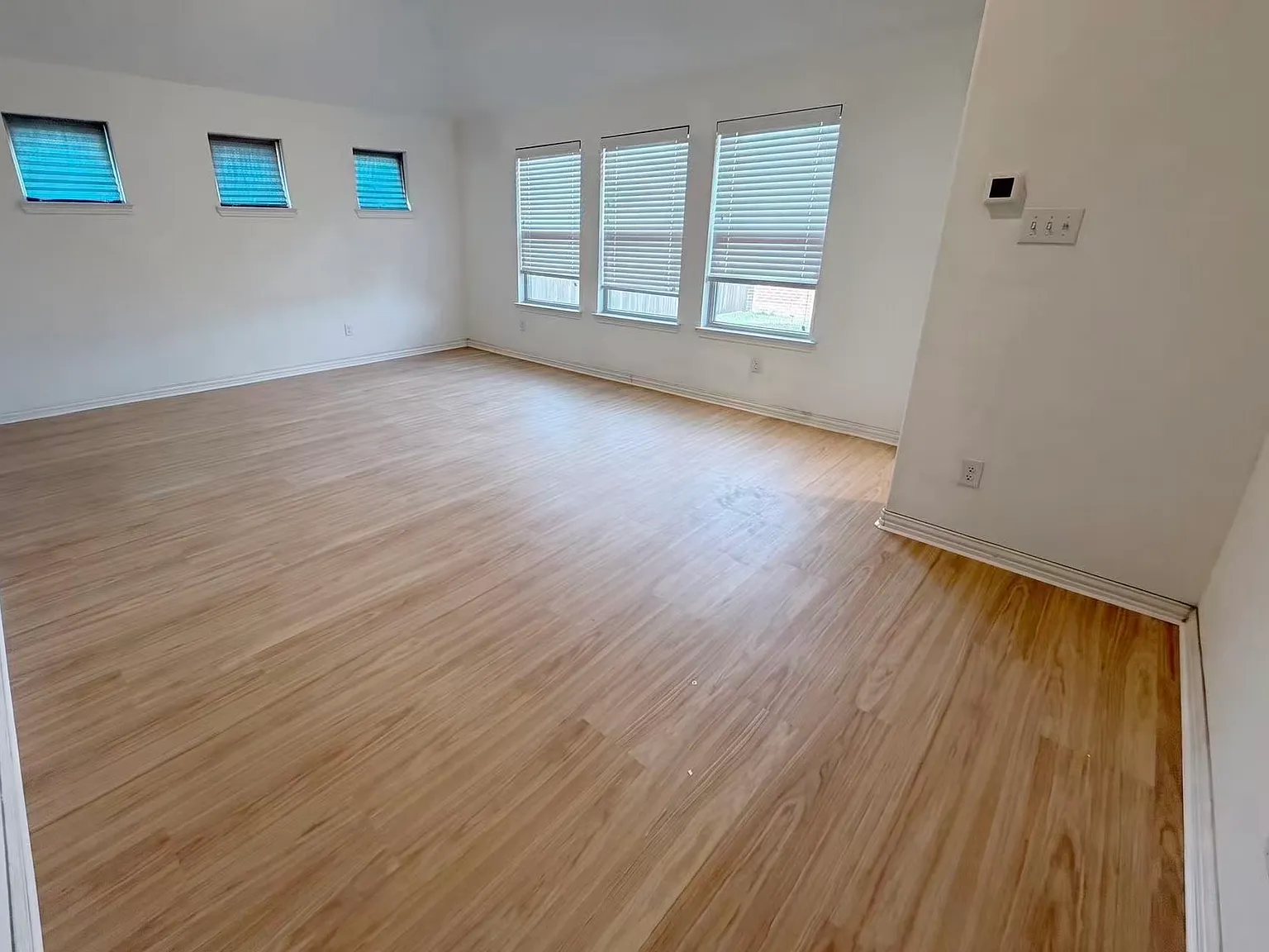 3 bed, 1850 sqft, $2,149 — Photo 4