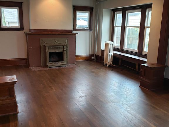 3rd image of 409 Eureka Ave SE