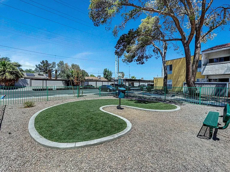 Park at Spring Valley — Photo 36