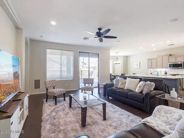 1454 E Morelos St — Photo 3