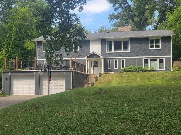 14104 Knollway Dr N, Minnetonka, MN 55305