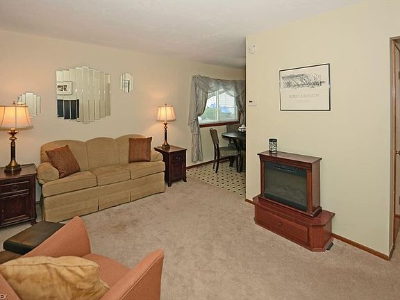 5th image of 436 N Rocky River Dr