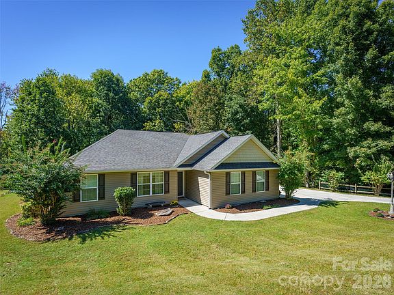 2nd image of 202 Hondah Rd