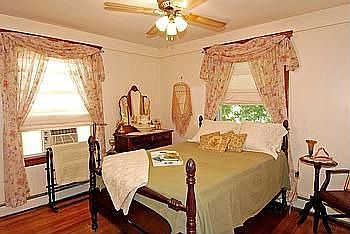 Guest bedroom