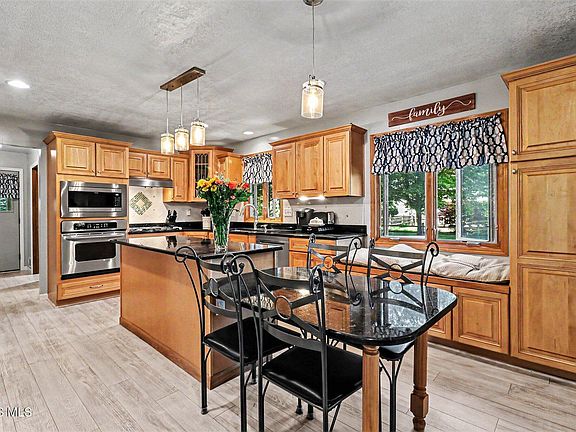 3rd image of 2227 Willowtree Ln