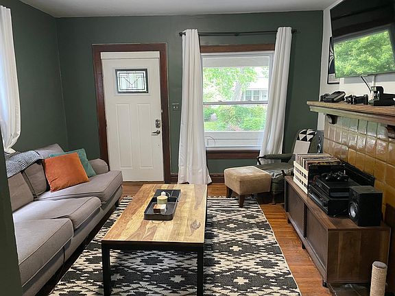 2nd image of 2448 Glenmawr Ave