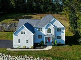 17 Clifford Rd, Southborough, MA 01772