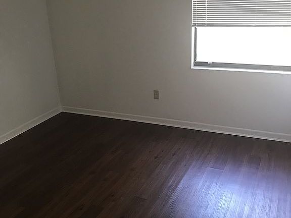 4th image of 19 Veronese Ct