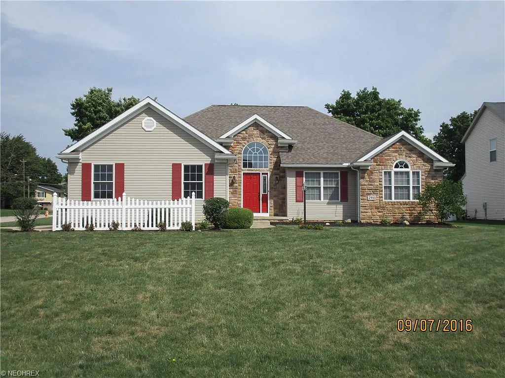2911 Brookfield Dr photo 1