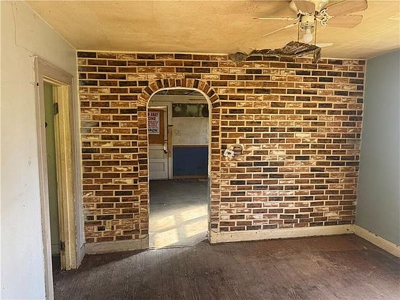 4th image of 112 Wide St