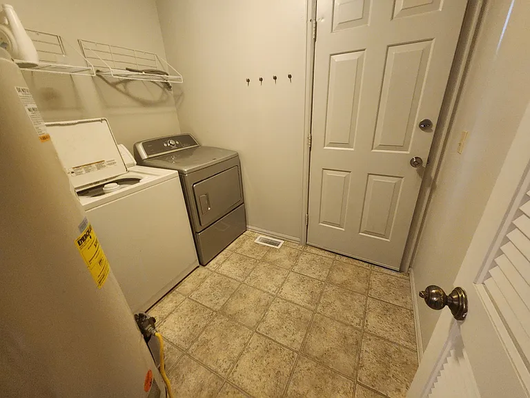 2210 Palm Dr — Photo 9