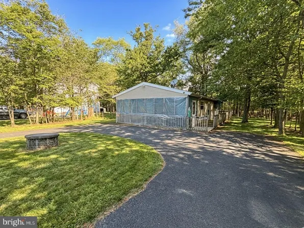 1841 Shady Side Dr, Tobyhanna, PA 18466