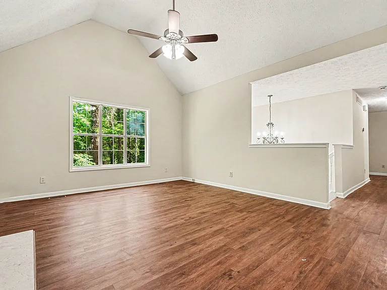 181 N Springs Dr — Photo 1