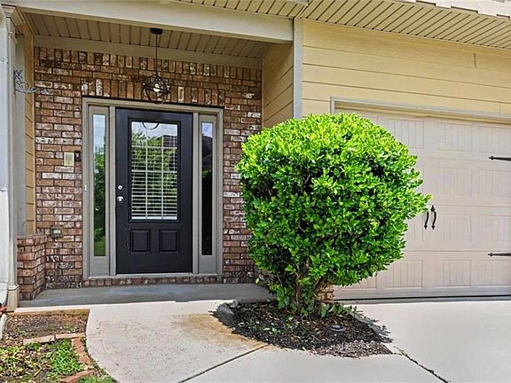 3rd image of 302 Kells Ct