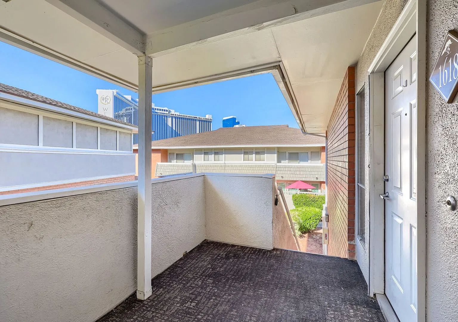 One bedroom condo in Las Vegas Country Club — Photo 2