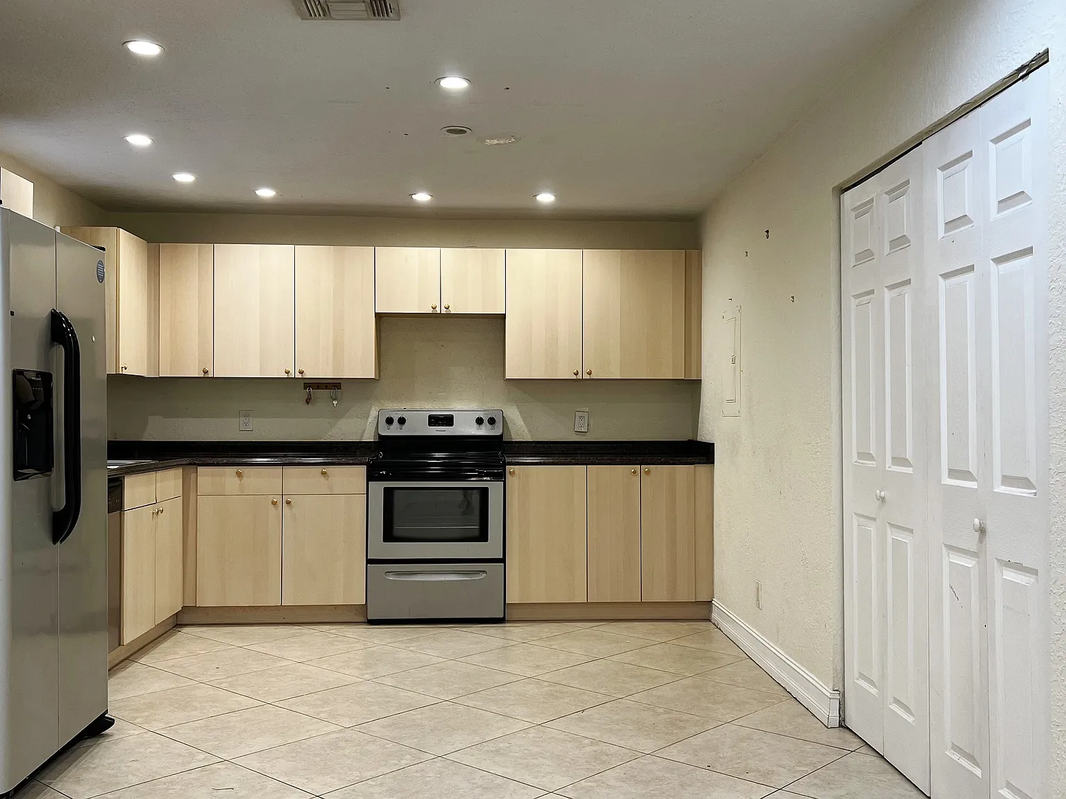 3 bed, 1332 sqft, $2,500 — Photo 4