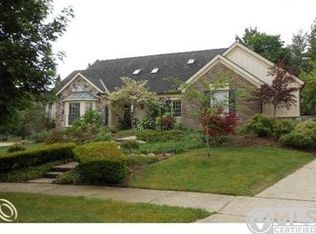1035 Andover Dr, Northville, MI