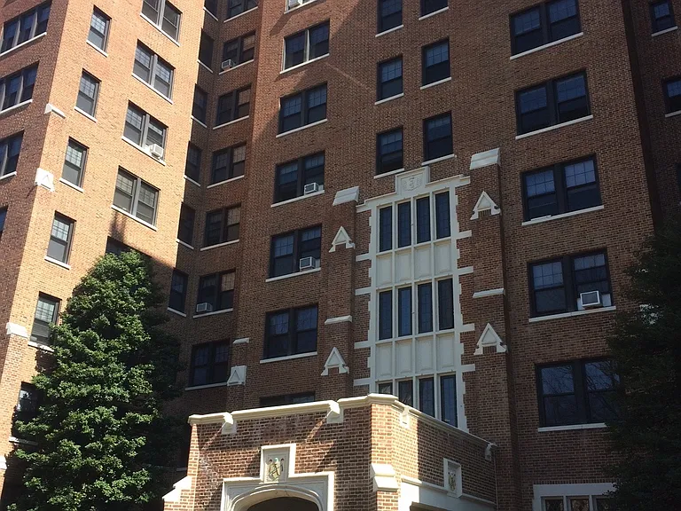 Ambassador Apartments — Photo 16